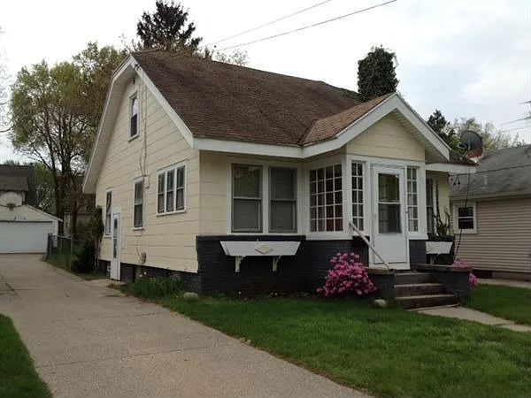 934 Elliott St SE photo 1