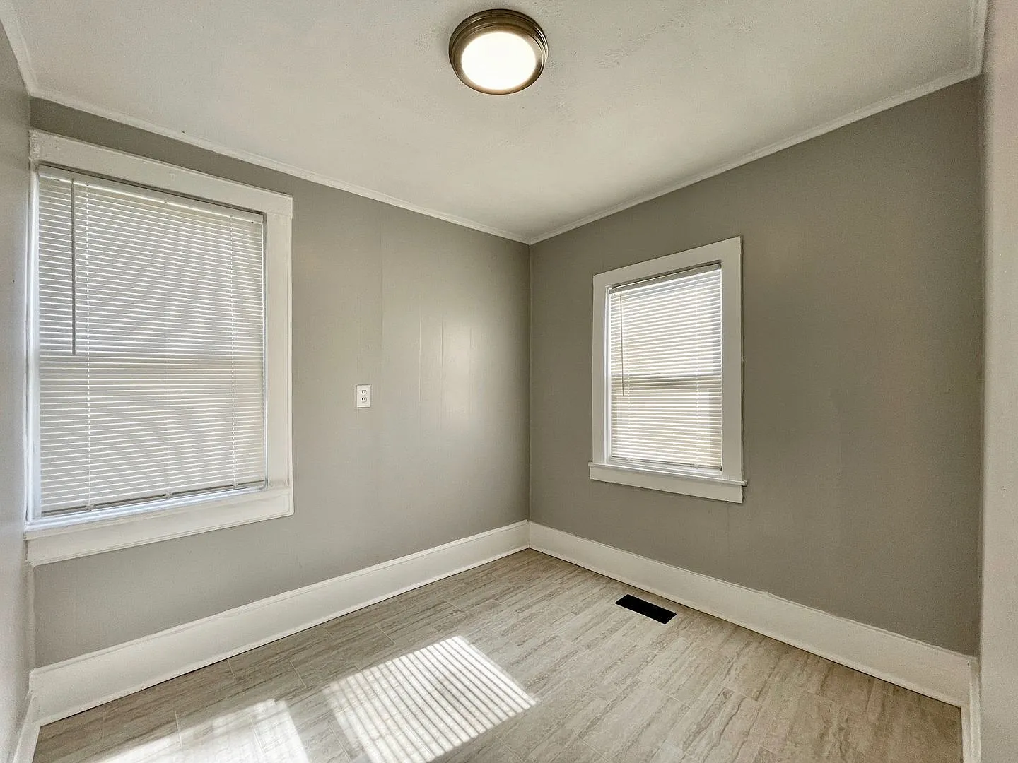 1 bed, 1.0 bath, 576 sqft, $775 — Photo 3