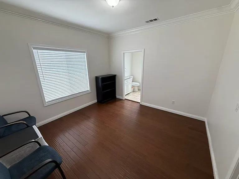 3326 Barnes Ave — Photo 5
