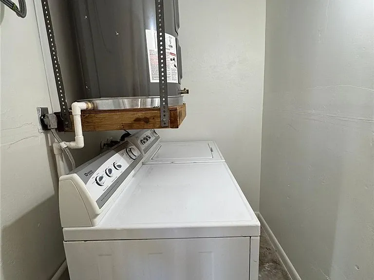 2201 E 5th St #23 — Photo 12
