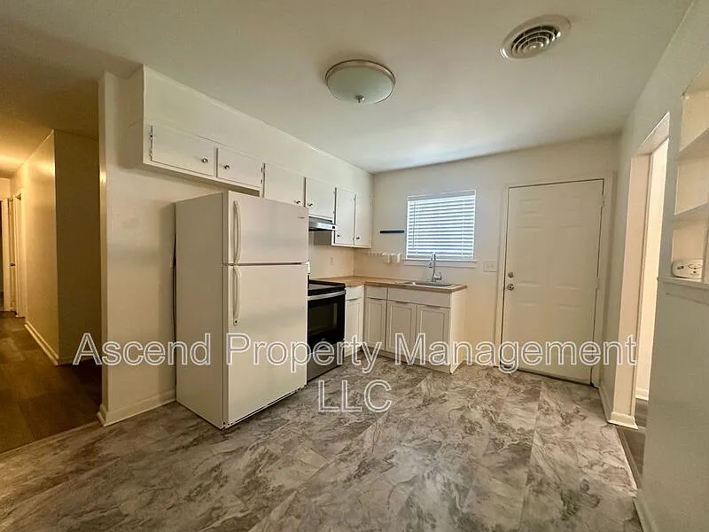 2 bed, 1.0 bath, 806 sqft, $1,000 — Photo 4
