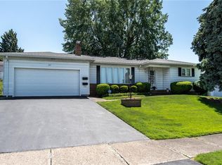 37 Georgian Dr, Rochester, NY 14609