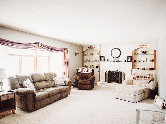 5th image of 827 4th Ave S