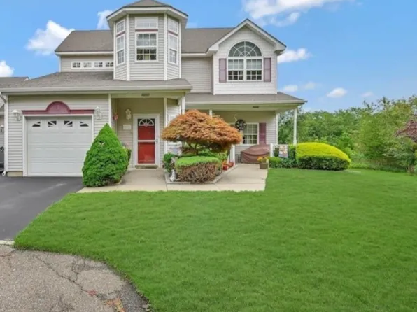 3202 Carnoustie Court #3202, Riverhead, NY 11901