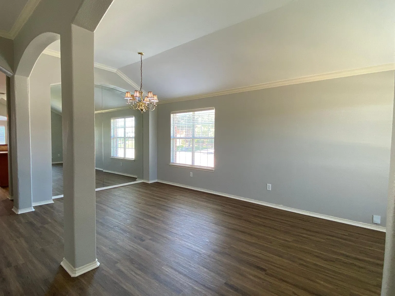 4 bed, 2236 sqft, $2,500 — Photo 2