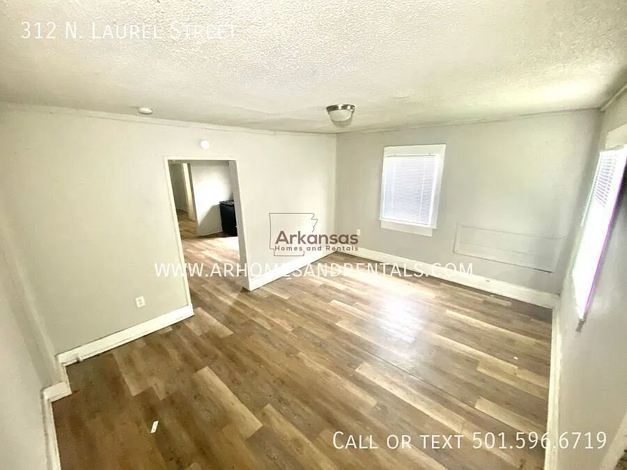 1/2 Off First Month's Rent ~ 312 N. Laurel Street 2 Bedrooms | 1 Full Bathroom — Photo 3