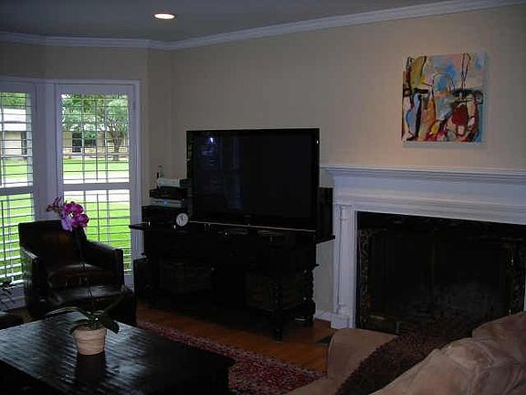 3rd image of 5743 Berkshire Ln