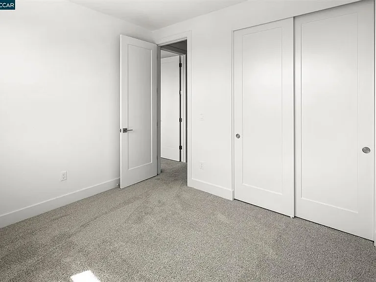 2802 Chattleton Ln — Photo 17