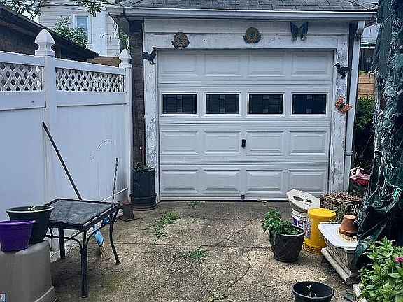 2nd image of 976 E 42nd St