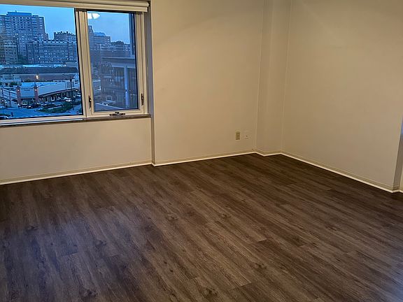 Large bedroom with en-suite