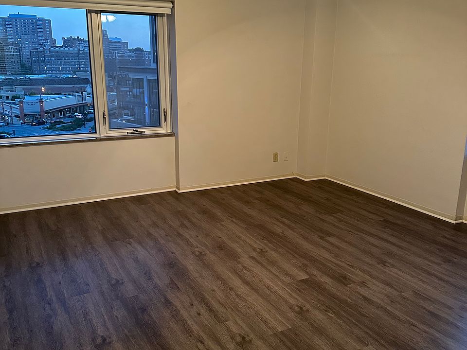 Large bedroom with en-suite
