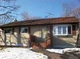 1702 Manatuck Blvd, Bay Shore, NY 11706