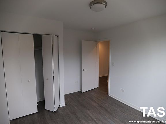 5th image of 940 W Winona St APT 507