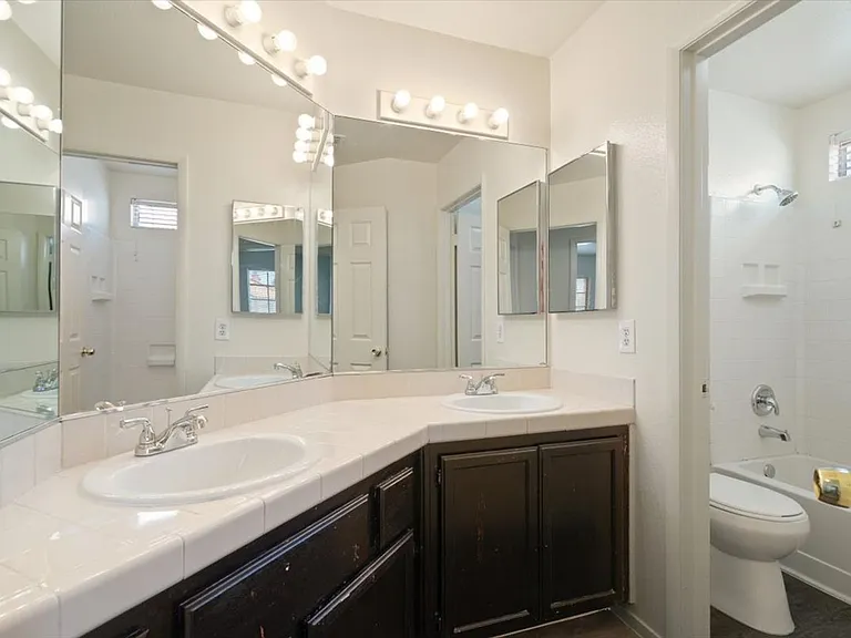 2576 N Silver Shadow Dr — Photo 18