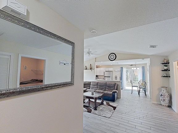 4th image of 332 Palm St