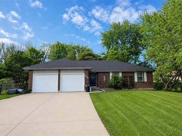 505 Arena Dr, Peculiar, MO 64078