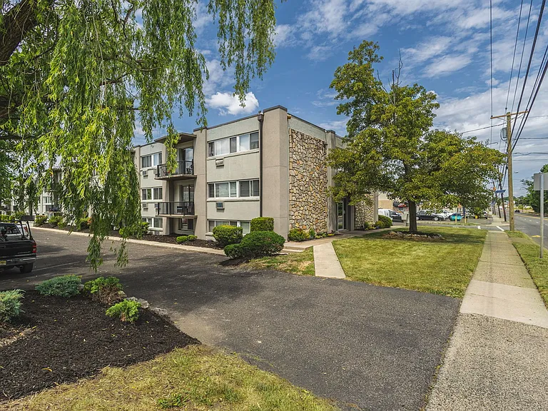 309 Apartments — Photo 2