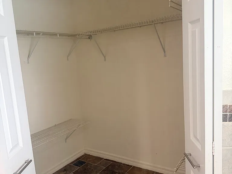 258 Shadydale Ct — Photo 17