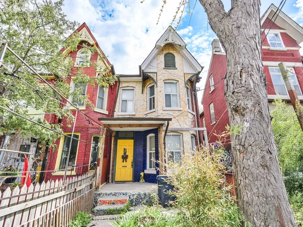 15 Kensington Ave, Toronto, ON M5T 2J8