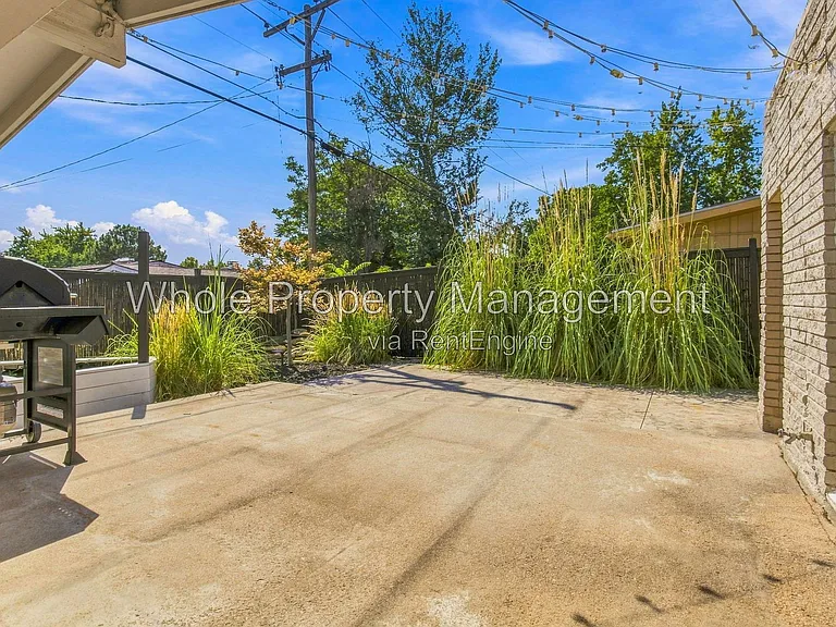 2300 S Newton St — Photo 30