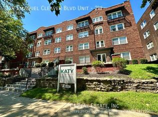 214 Emanuel Cleaver Blvd UNIT 2W, Kansas City, MO 64112