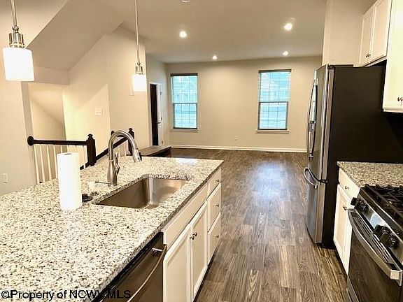 4th image of 213 Stonehurst Dr