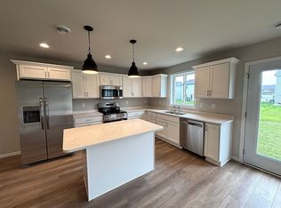 6753 Meadow View Dr S, Fargo, ND 58104