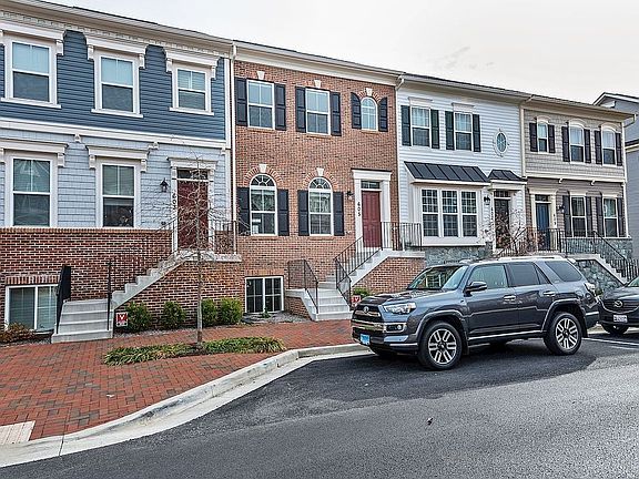 3rd image of 605 S Cherry Grove Ave