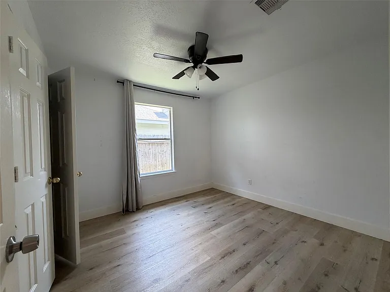 5915 Shining Leaf Ct — Photo 33