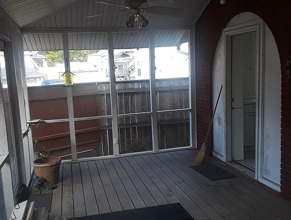 5th image of 2205 Oak St