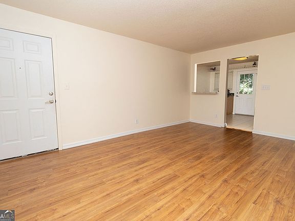 4th image of 195 Sycamore Dr APT B14