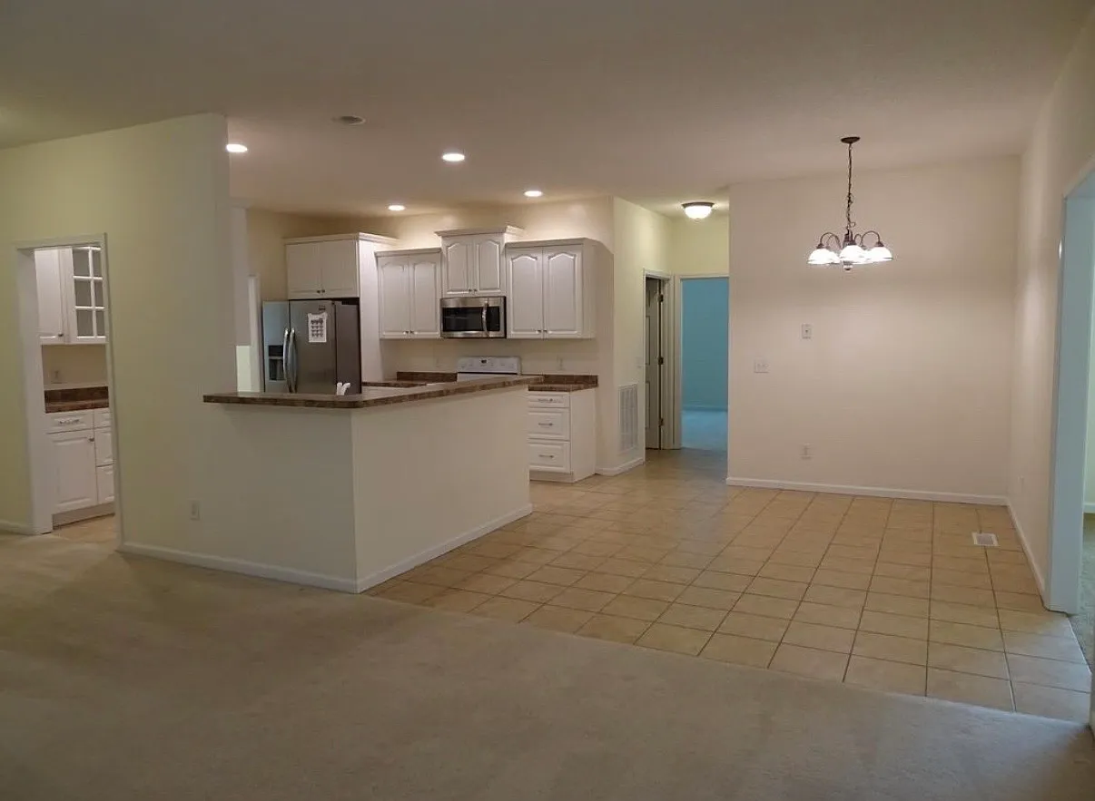 3 bed, 2050 sqft, $2,300 — Photo 3
