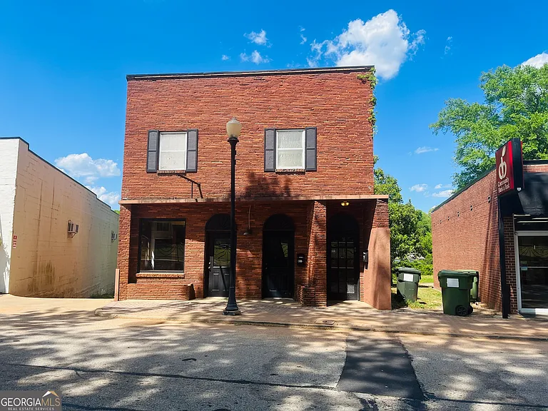 406 E Main St — Photo 1