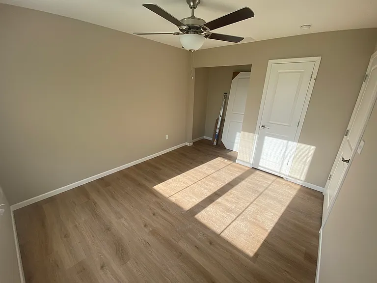 128 W Perry St #128 — Photo 6