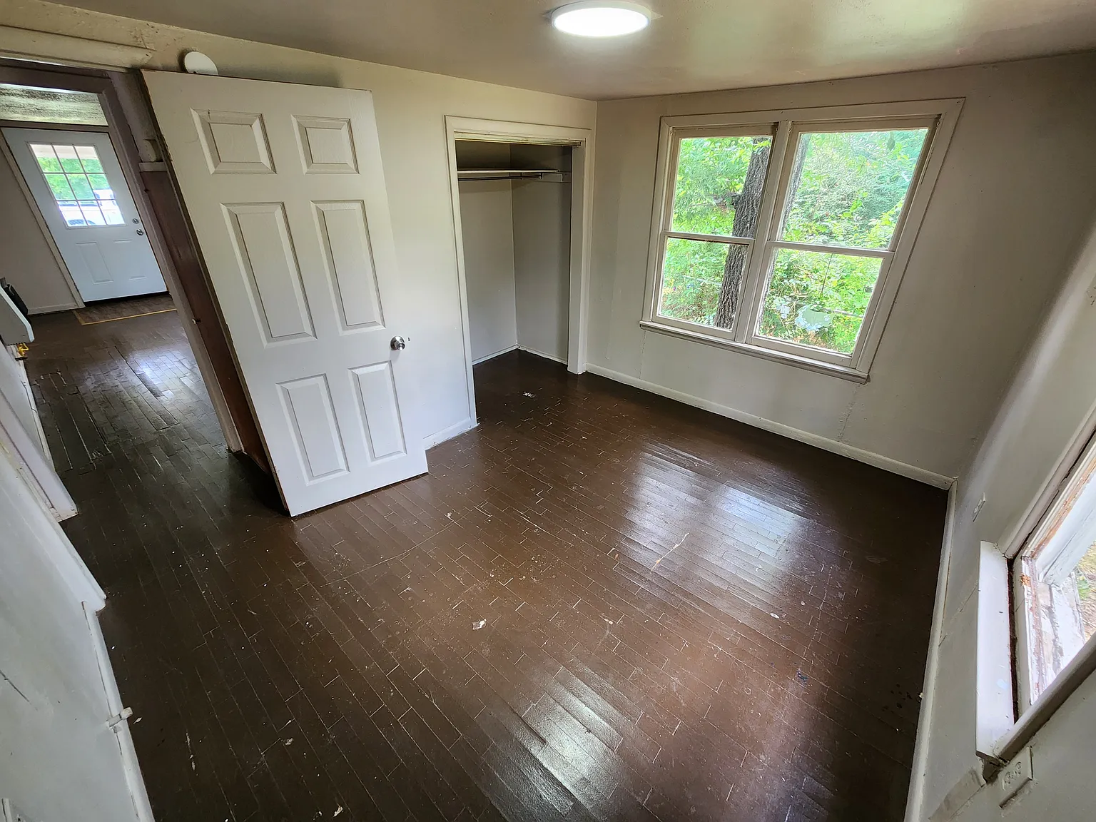 102 W 7th- Redbird - 1 — Photo 4