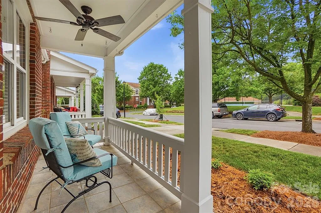 3 bed, 1625 sqft, $2,590 — Photo 2
