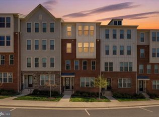 920 California Dr NE, Leesburg, VA