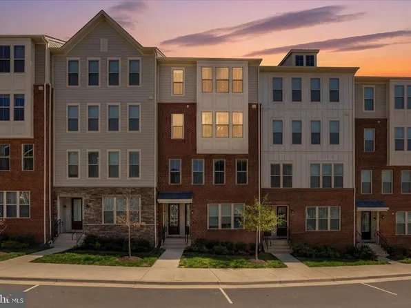920 California Dr NE, Leesburg, VA 20176
