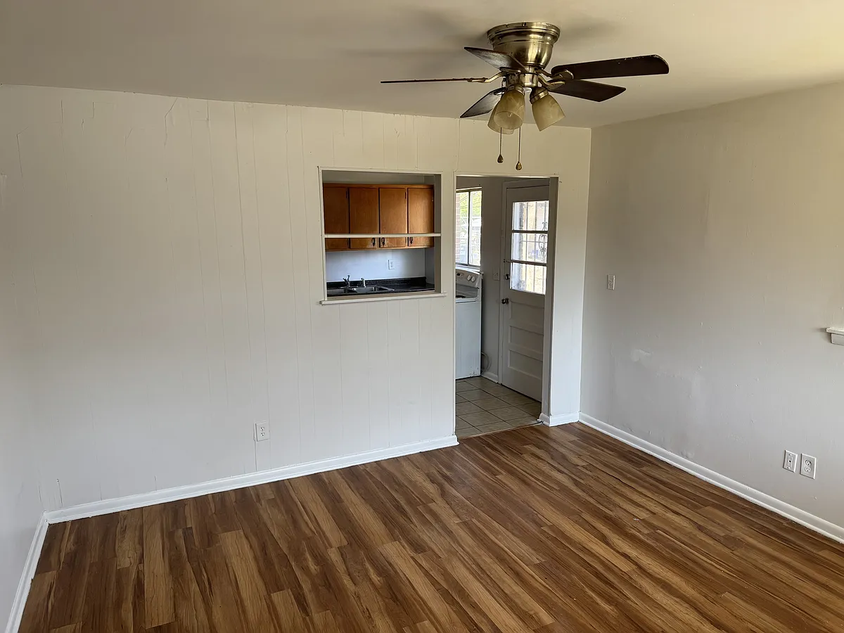 Building Photo - 1001 N Hickory St #2