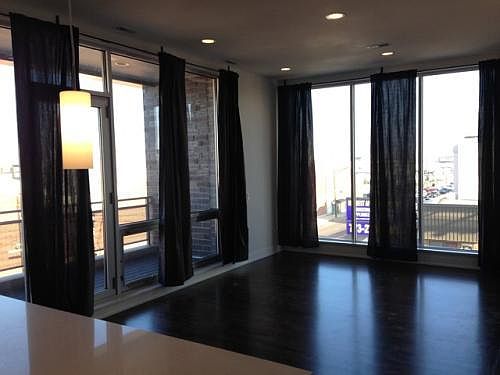 4th image of 2366 N Seeley Ave #1S