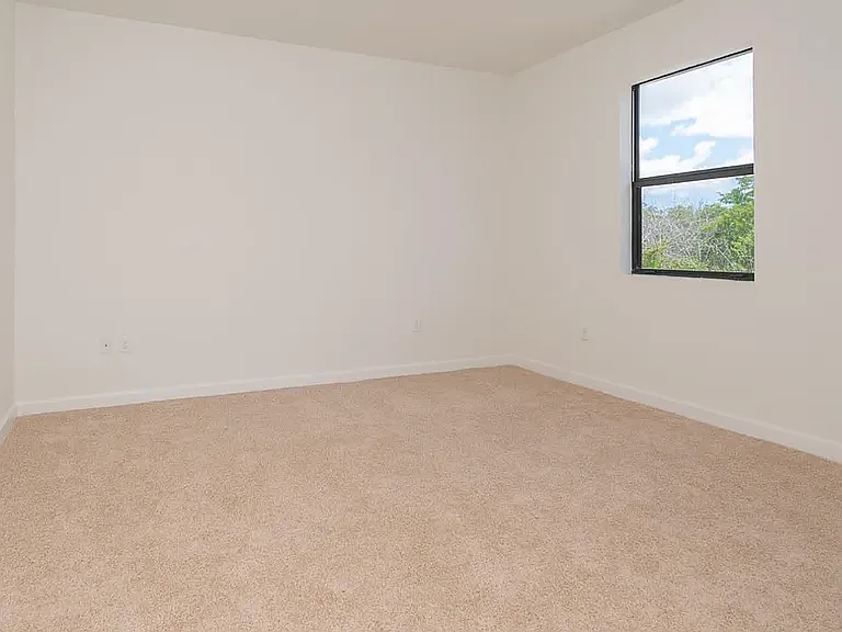 3 bed, 2.5 bath, 1446 sqft, $2,400 — Photo 2