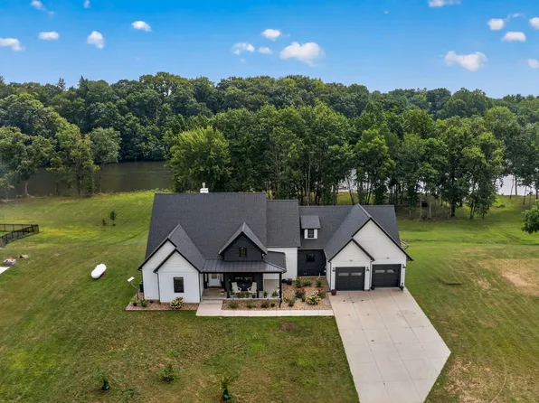 14275 Deer Path, Buchanan, MI 49107