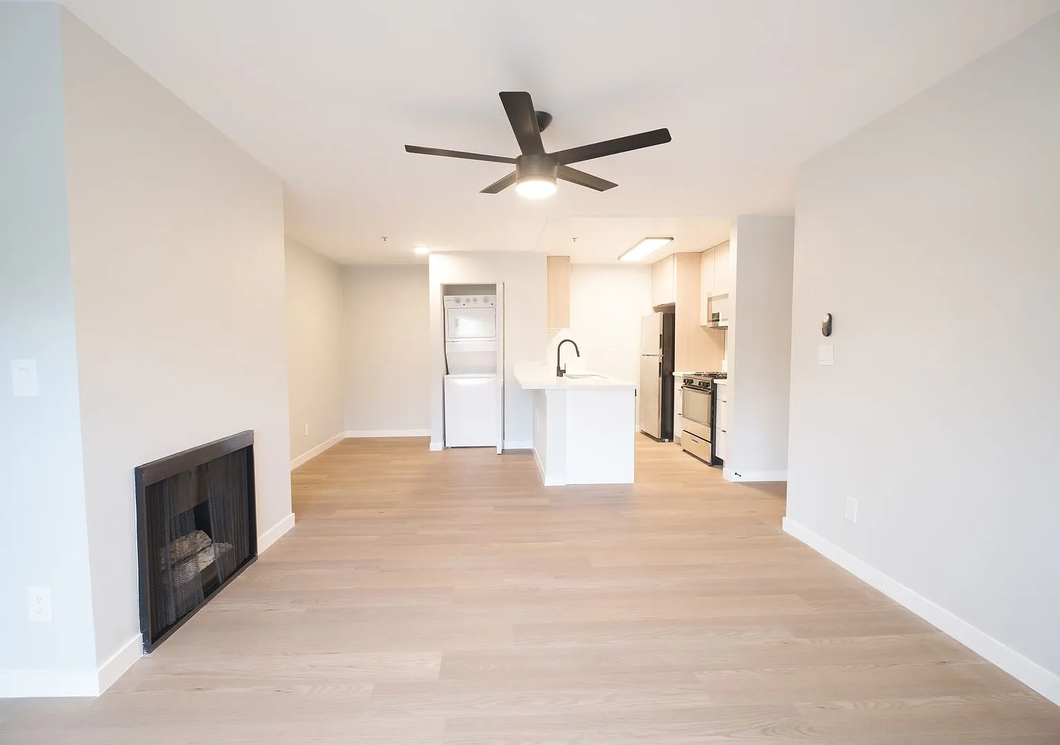 1400 Venice Blvd.- Modern Living in the Heart of Venice Renovated 2 Bedroom Units — Photo 3