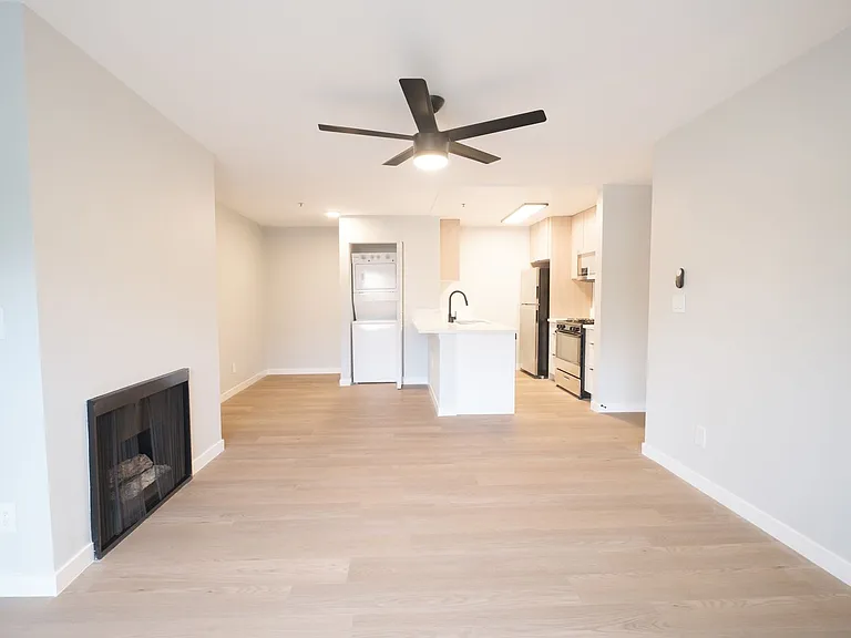 1400 Venice Blvd.- Modern Living in the Heart of Venice Renovated 2 Bedroom Units — Photo 4