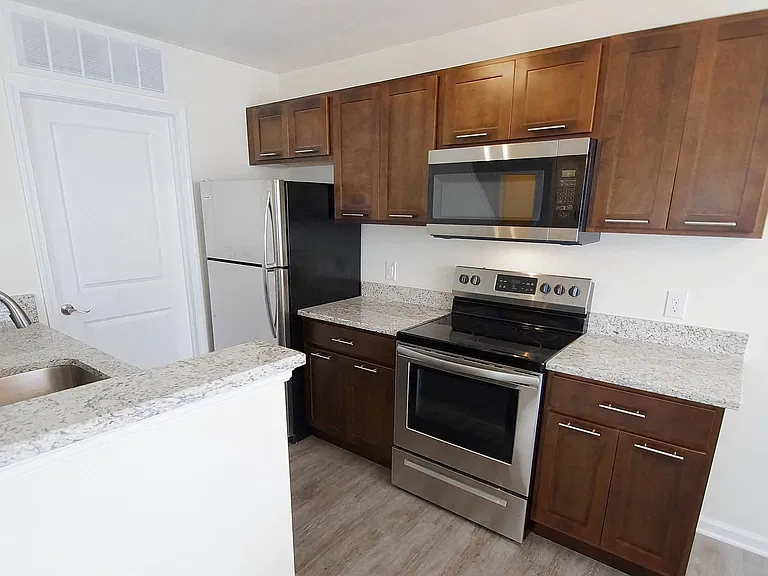 Ashton Place Apartments — Photo 8