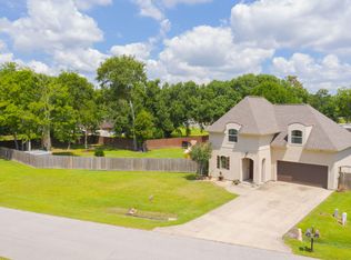 101 Oak Shadows Dr, Youngsville, LA 70592