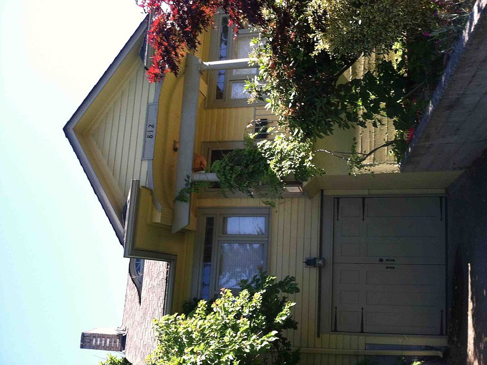 2nd image of 812 NE 72nd St