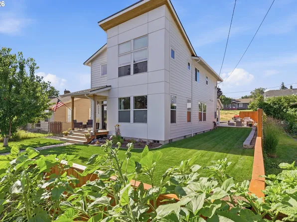 1224 E 8th St, The Dalles, OR 97058