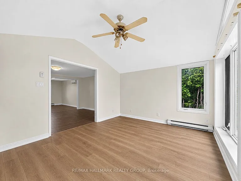 295 Amiens St — Photo 12