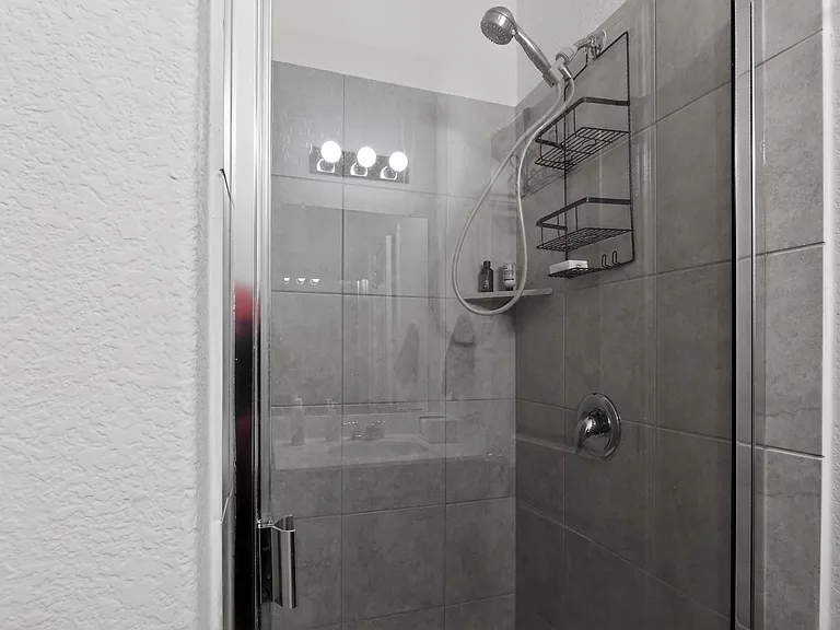 521 Staton St — Photo 33